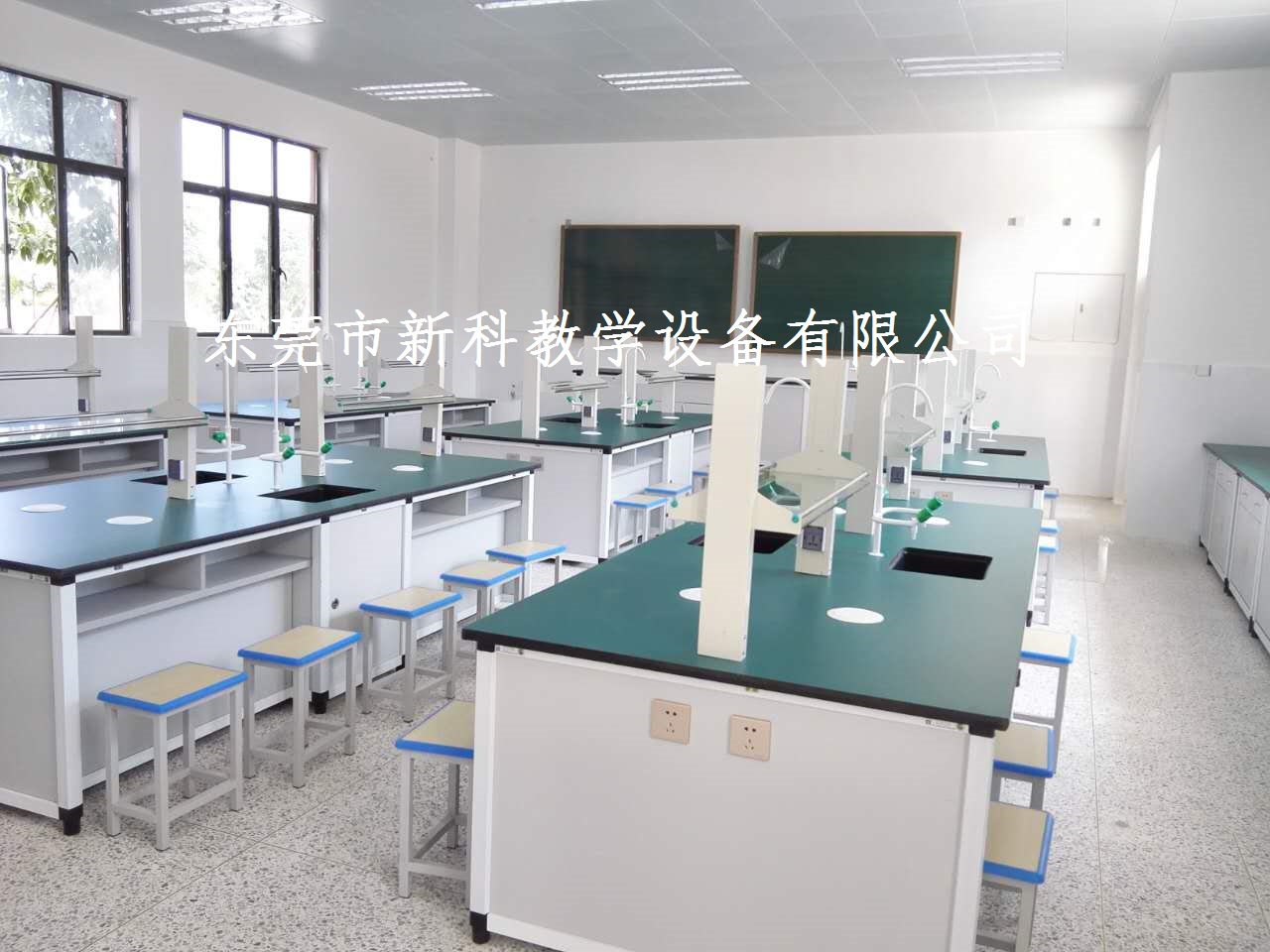 化學(xué)實(shí)驗室守則與安全制度