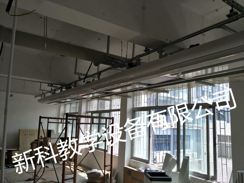 深圳龍崗區第一所頂裝式創(chuàng  )新實(shí)驗室工程在布吉中學(xué)火熱施工中