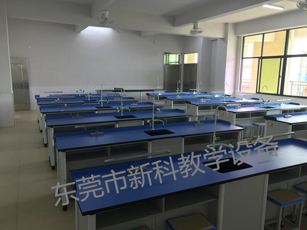 未來(lái)教育裝備行業(yè)的發(fā)展趨勢和現代教育技術(shù)的應用