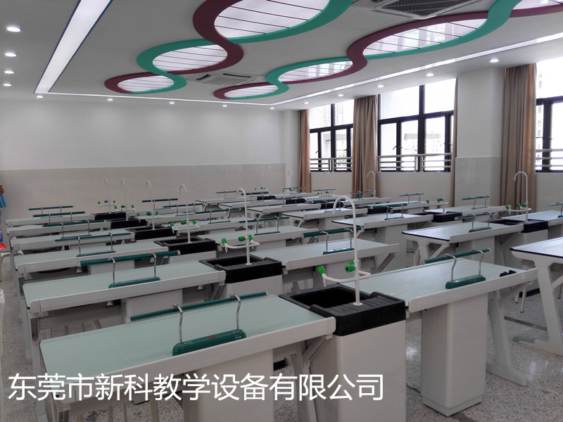 工程案例-龍華新區實(shí)驗學(xué)校新型全鋁理化生實(shí)驗室完工驗收